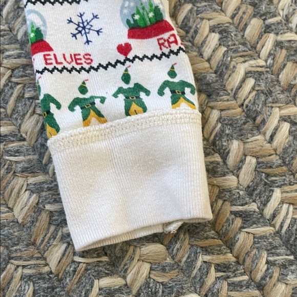 Hanna Andersson Elf pajama set - size 6-7 - Picture 8 of 12